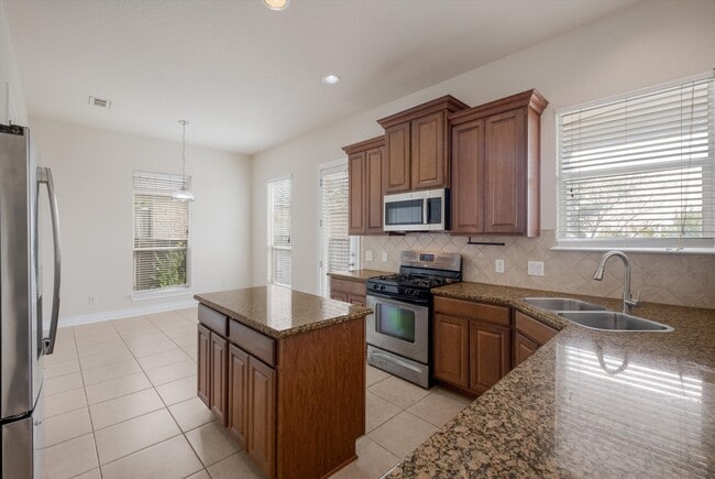 Photo - 11314 Begonia rock