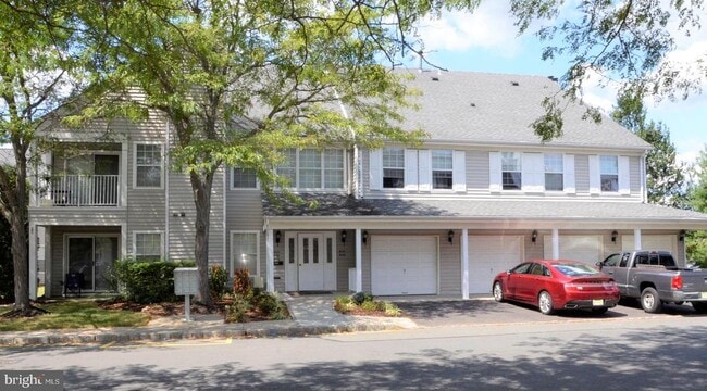 Building Photo - 818 Roundtree Pl Rental