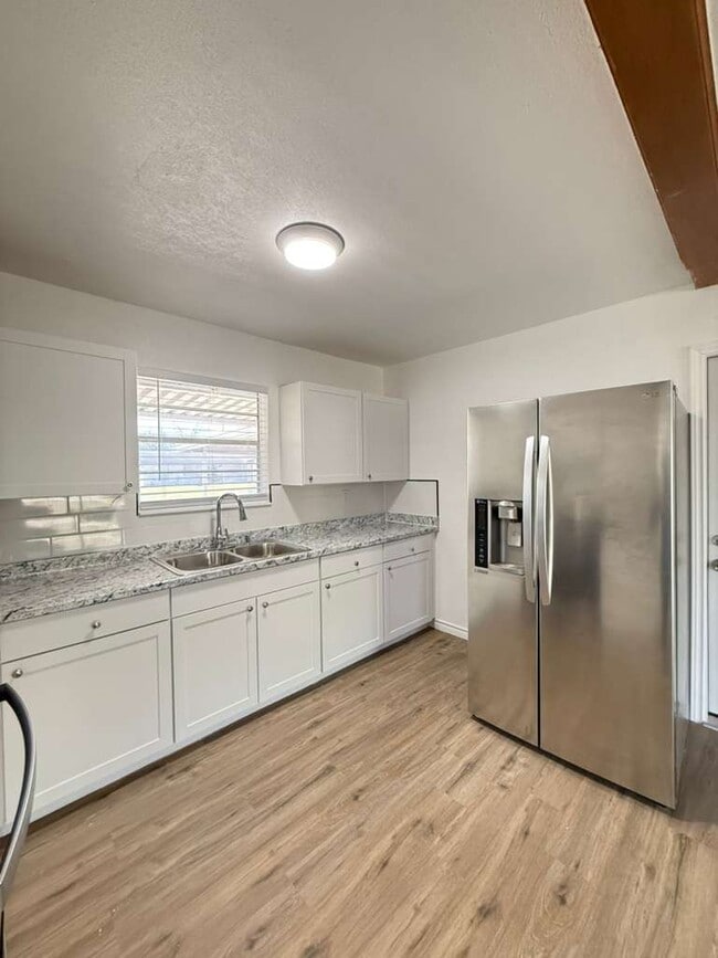 Photo - 317 E Lindbergh Blvd