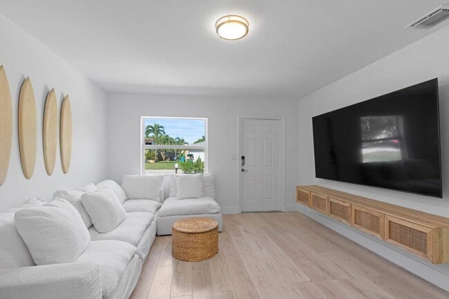 Photo - 212 SE 1st Ave