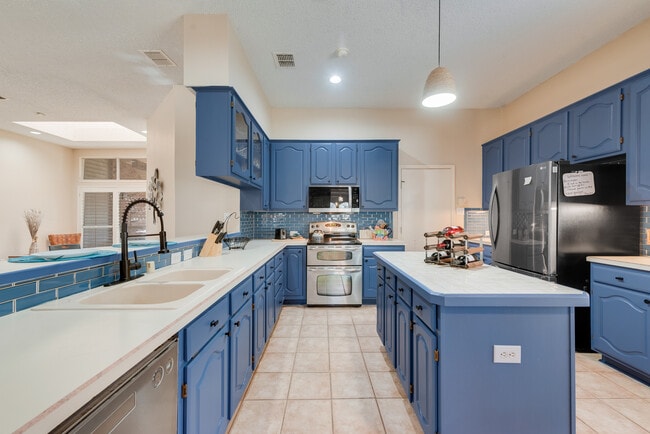 Photo - 1300 Winnipeg Dr