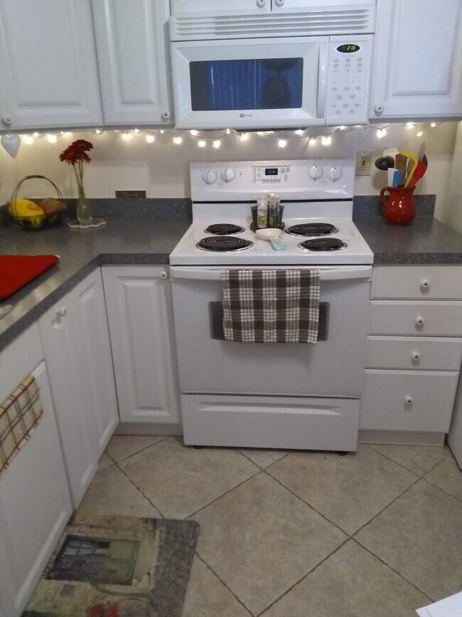 Photo - 200 Stratford O