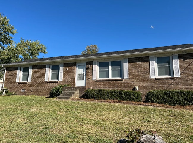 Building Photo - 824 Oak Leaf Dr