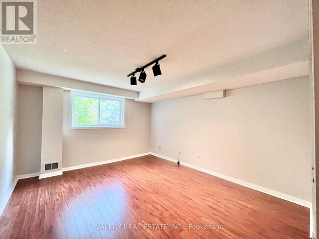 Photo - 66 Bonacres Ave