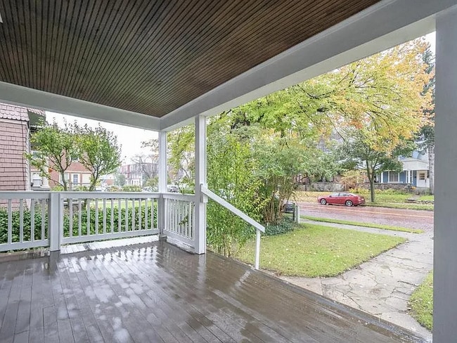 Photo - 1333 Wealthy St SE Unit 2