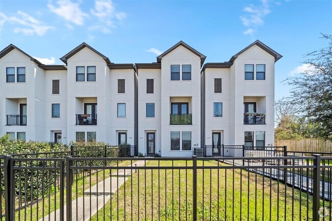 Building Photo - 1136 Wycliffe Dr Rental