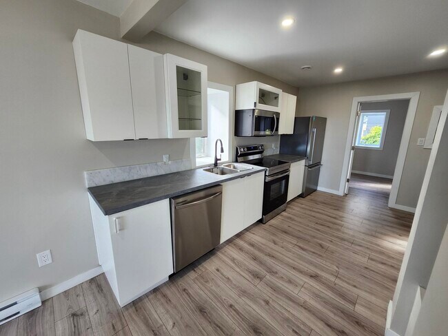 Photo - 210 Canterbury St Unit 4