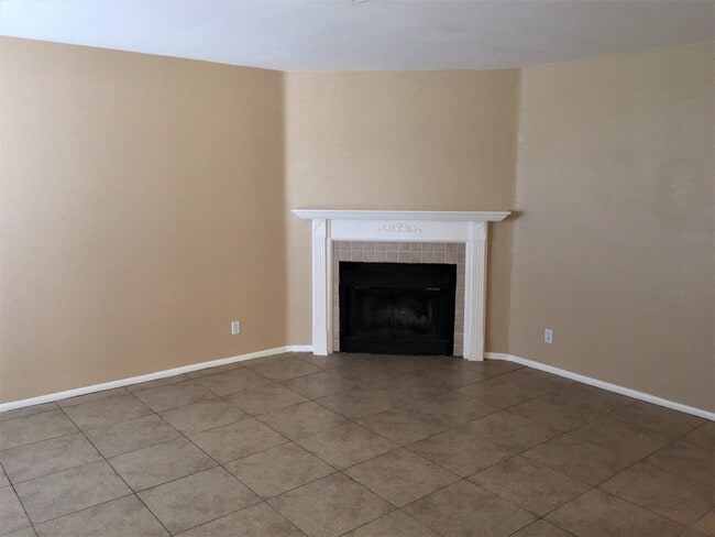 Photo - **CHARMING 2 BEDROOM/2 BATHROOM PATIO HOME IN CHANDLER (CHANDLER BLVD & COOPER)**