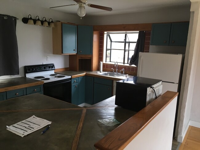 Photo - 98 W 29th Ave