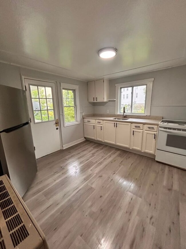98 Cross St Unit 2