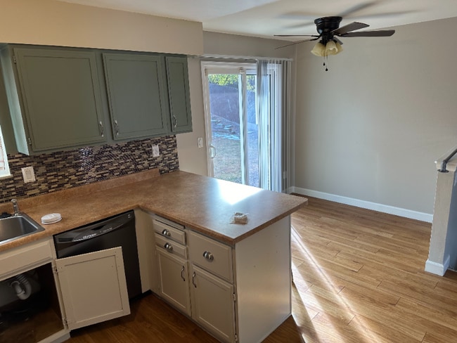 Photo - 6541 Noble St