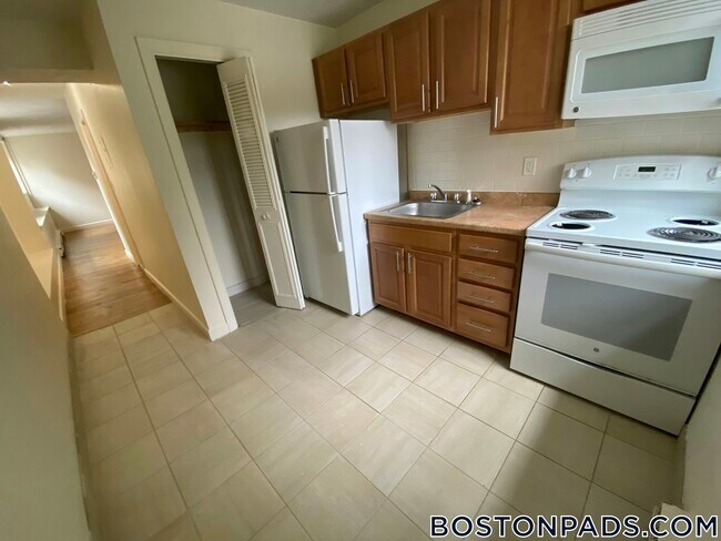 Building Photo - 10 Armington St Rental
