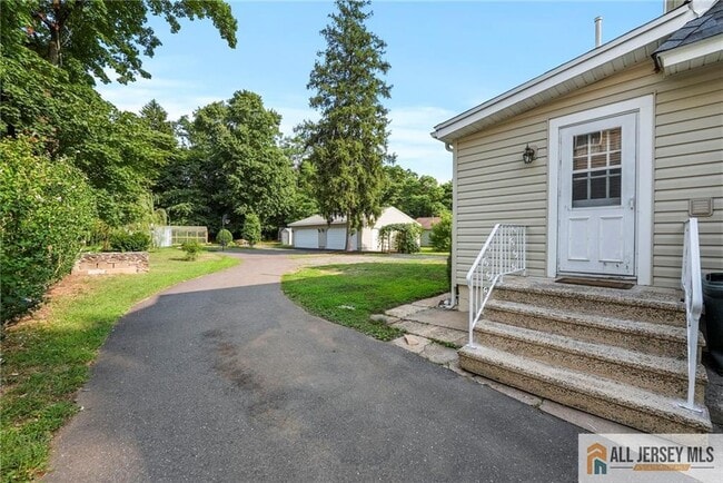 Photo - 76 Carlisle Ave Unit A