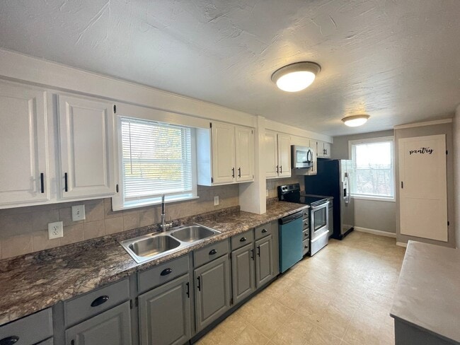 Photo - 396 Amory St