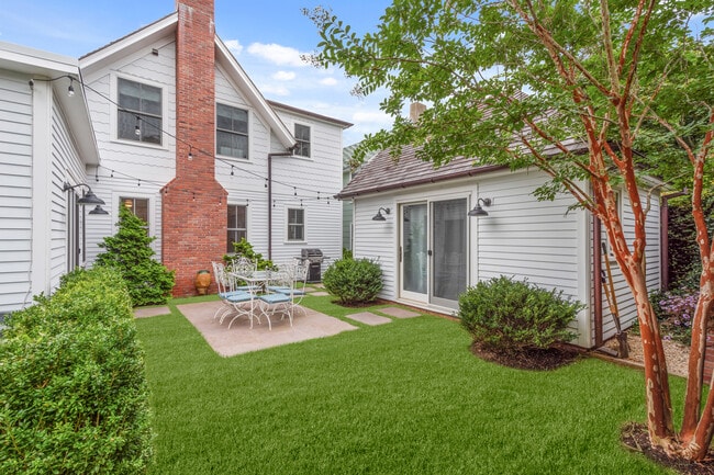 Photo - 209 Division St