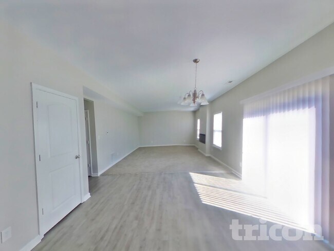 Photo - 371 Wakefield Ct