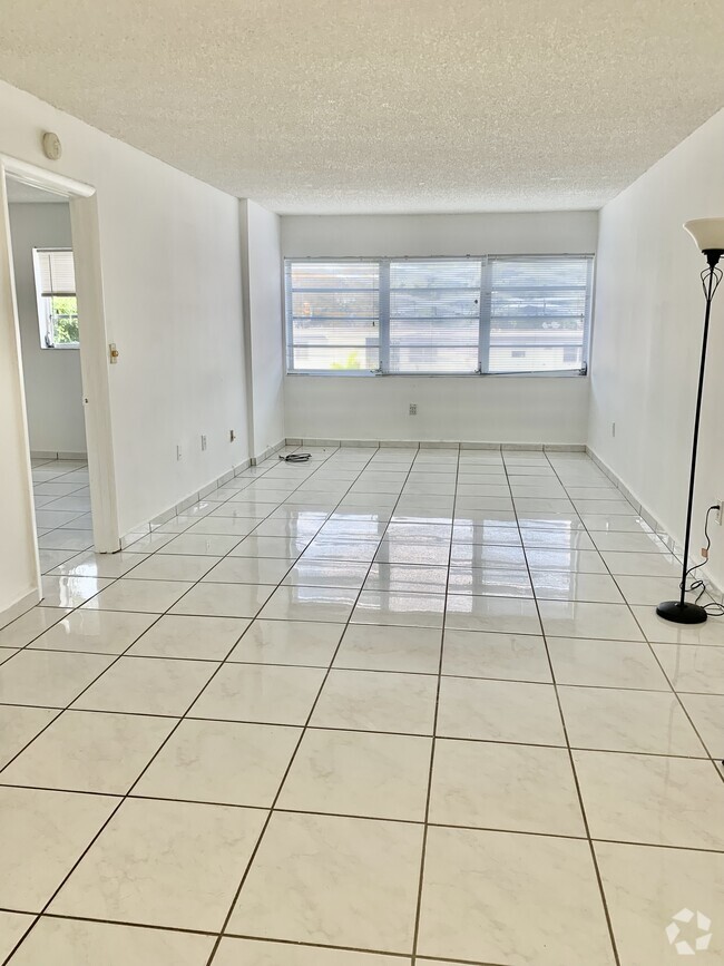 Building Photo - 2690 SW 22nd Ave Unit 306 Rental