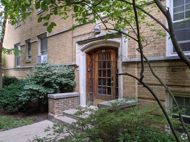 Building Photo - 828 Reba Pl Unit 30-1N Rental