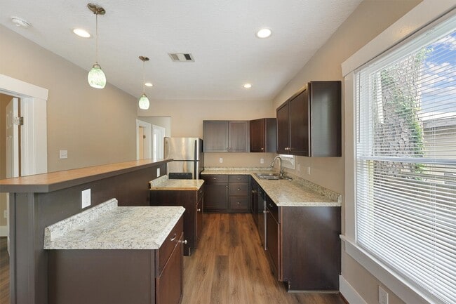 Photo - 1107 Melbourne St