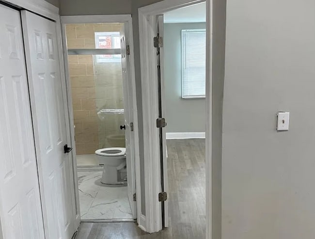 Building Photo - 417 N Salford St Unit B