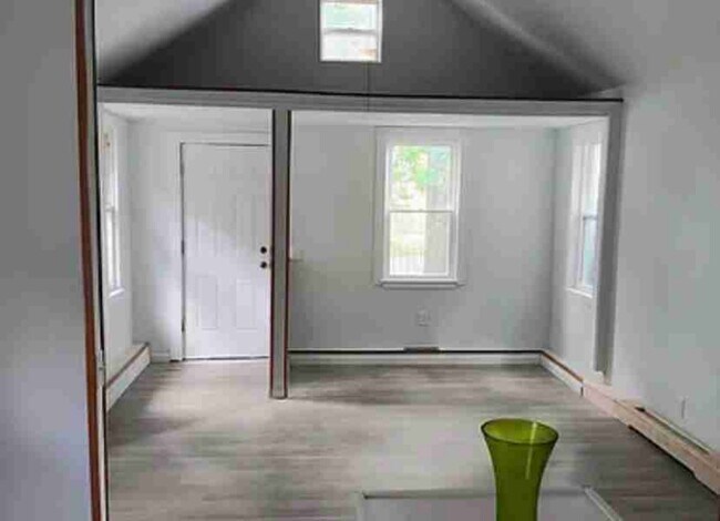 Photo - 187 Grimsby St