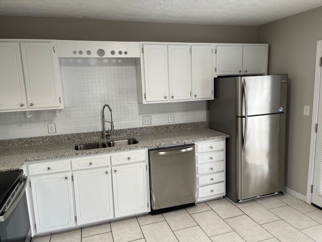 Photo - 859A Park Pl NE