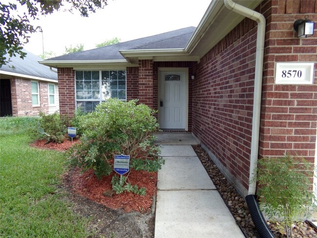 Photo - 8570 Chaletford Dr