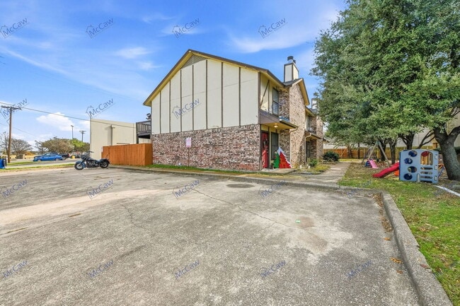 Photo - 800 Bluebonnet Dr