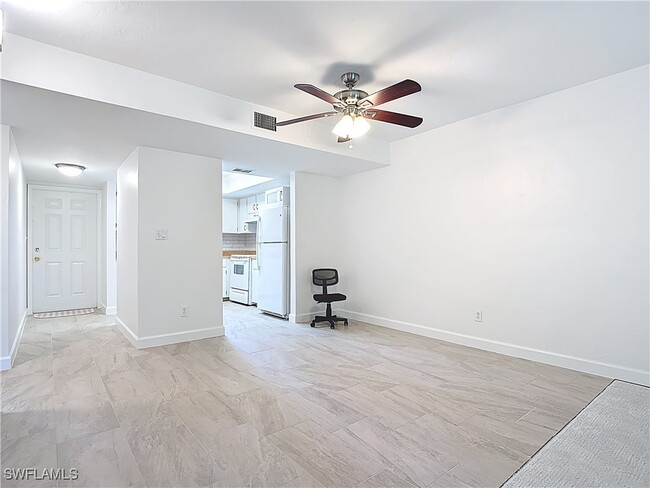 Building Photo - 28120 Pine Haven Way Unit 13