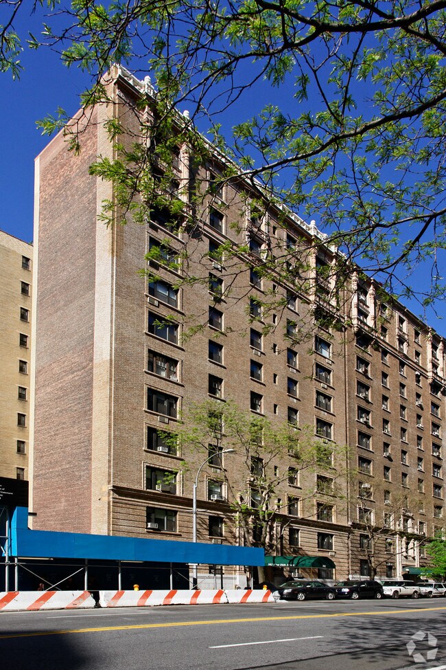 Photo - Royal Summit Apartments III