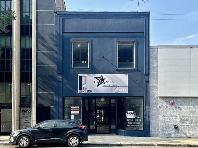 Building Photo - 1654 W Chicago Ave Rental