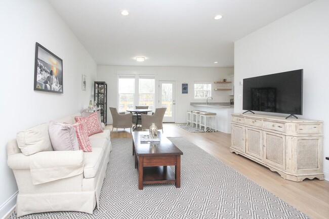 Photo - Luxury Three Bedroom Townhome in Lincolnton