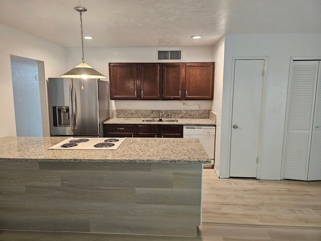 Photo - 524 Oldbridge Dr