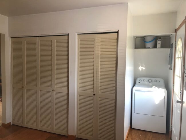 Photo - 106 E 2nd St