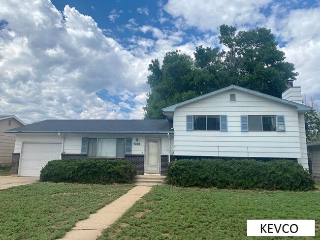 Building Photo - Great Home with Huge Yard