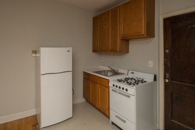 Photo - 1034 W George St Unit J09W