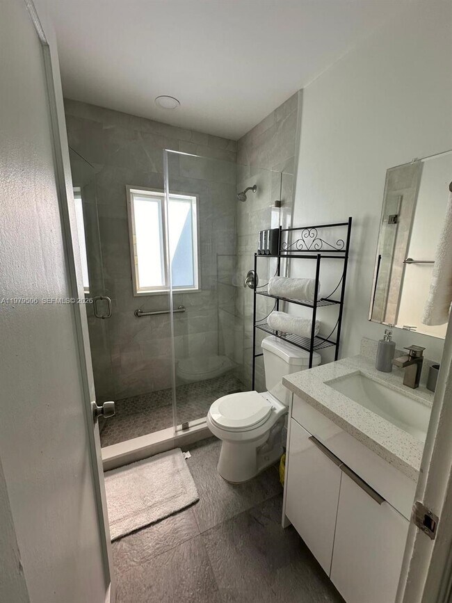 Photo - 1376 NW 41st St