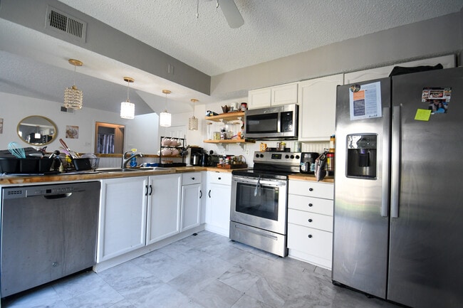 Photo - 1500 W Esplanade Ave