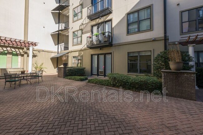 Photo - 5300 Peachtree Rd