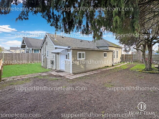 Photo - "Charming 4-Bed Tacoma Home with Granite Elegance & Ample Space!"