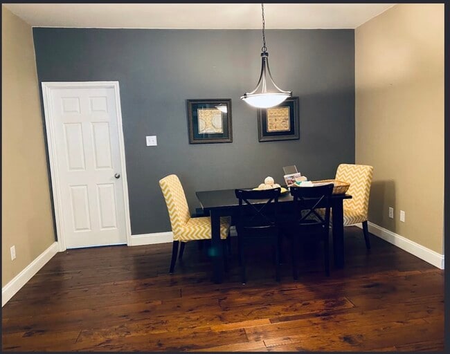 Photo - 2716 Zoeller Dr