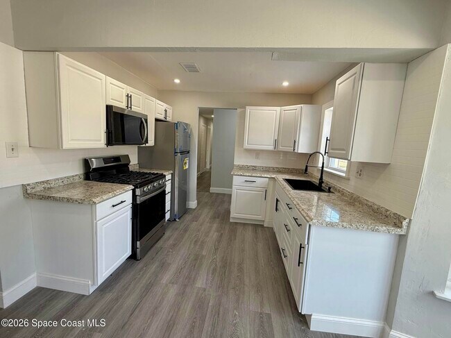 Photo - 130 Cascade Ave SE