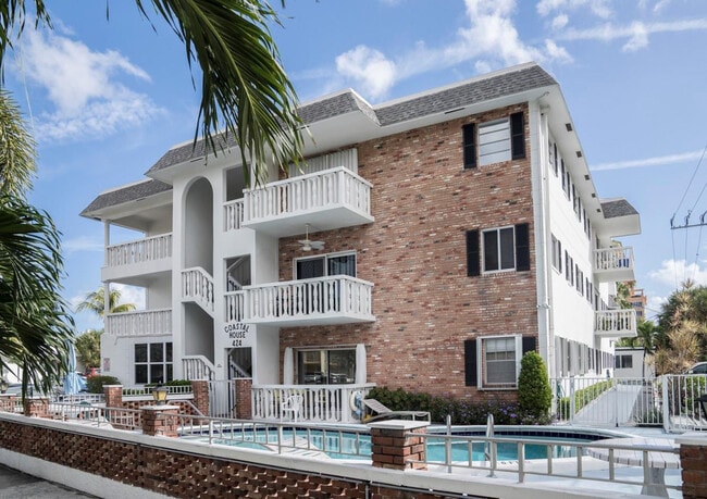 Building Photo - 424 N Riverside Dr