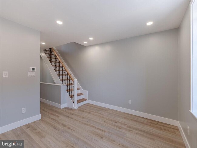 Photo - 672 N 19th St