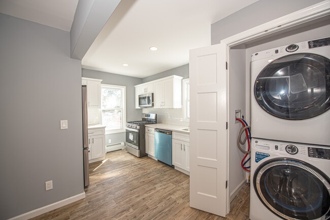 Photo - 76 Amity St Unit Upper