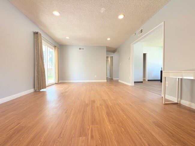 Photo - 4-Bedroom Home in Prime Northridge Location