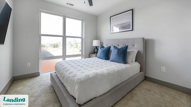 Building Photo - 640 21st Ave N