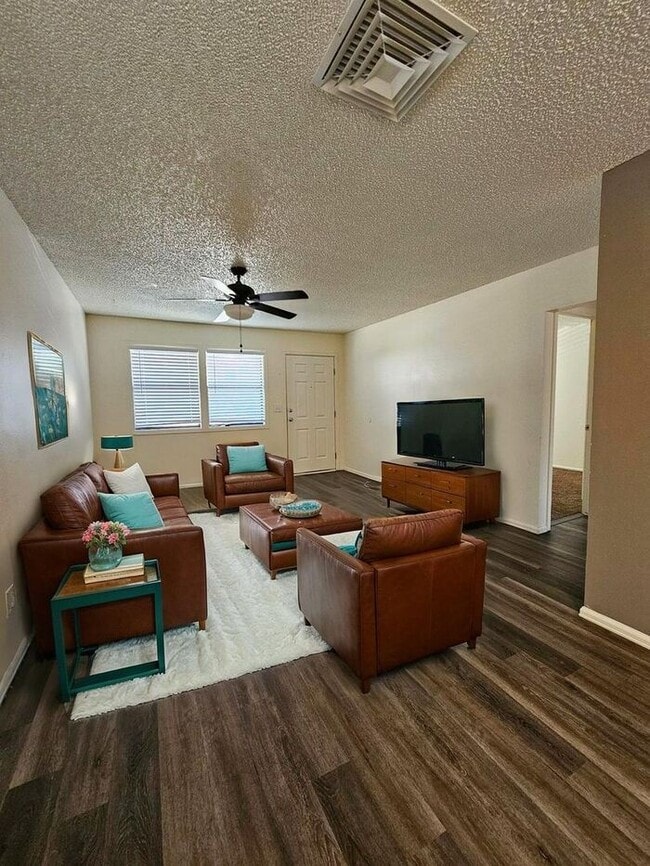 Cozy 2-Bedroom Duplex for Rent - Cozy 2-Bedroom Duplex for Rent House