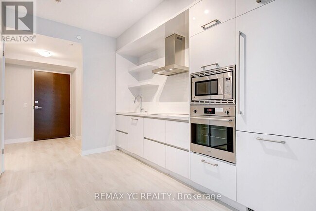 Photo - 2221 Yonge St Unit 3210