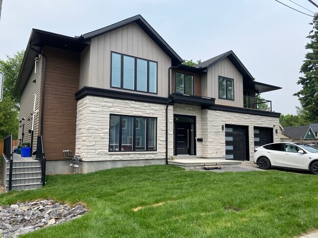 Building Photo - 196 Britannia Rd Unit B